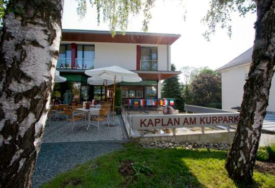 ホテル Kaplan Am Kurpark バート・タッツマンスドルフ エクステリア 写真